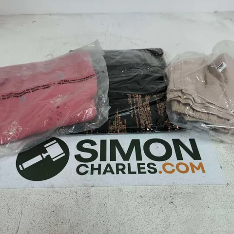APPROXIMATELY 20 ASSORTED WOMENS CLOTHING ITEMS IN VARIOUS SIZES & STYLES