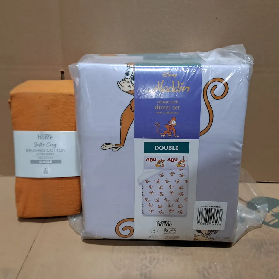BOX OF APPROXIMATELY 9 ASSORTED BEDDING & SOFT FABRICS ITEMS TO INCLUDE - DUVET SET - FITTED SHEET