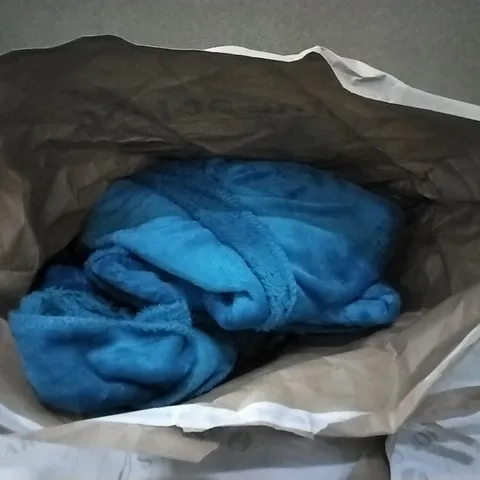 BAGGED LARGE THROW BLANKET
