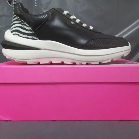 BOXED PAIR OF DANNII MINOGUE FEATURE WEDGE TRAINERS IN BLACK SIZE 8