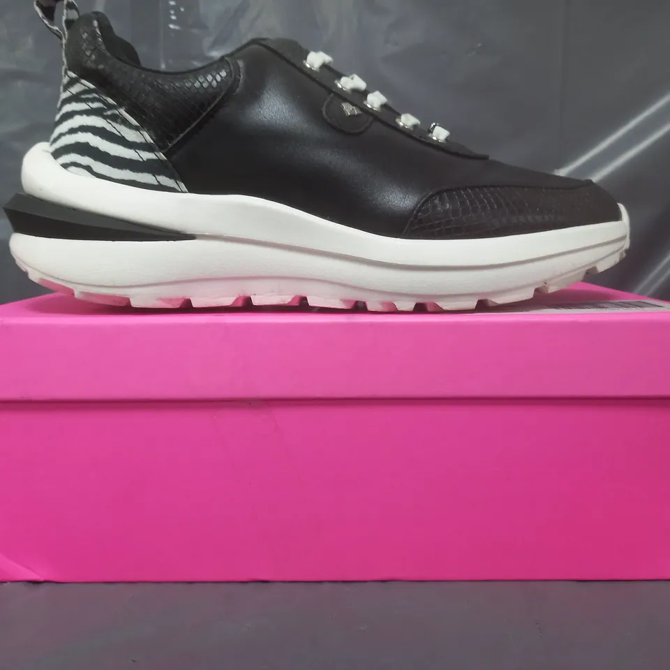 BOXED PAIR OF DANNII MINOGUE FEATURE WEDGE TRAINERS IN BLACK SIZE 8