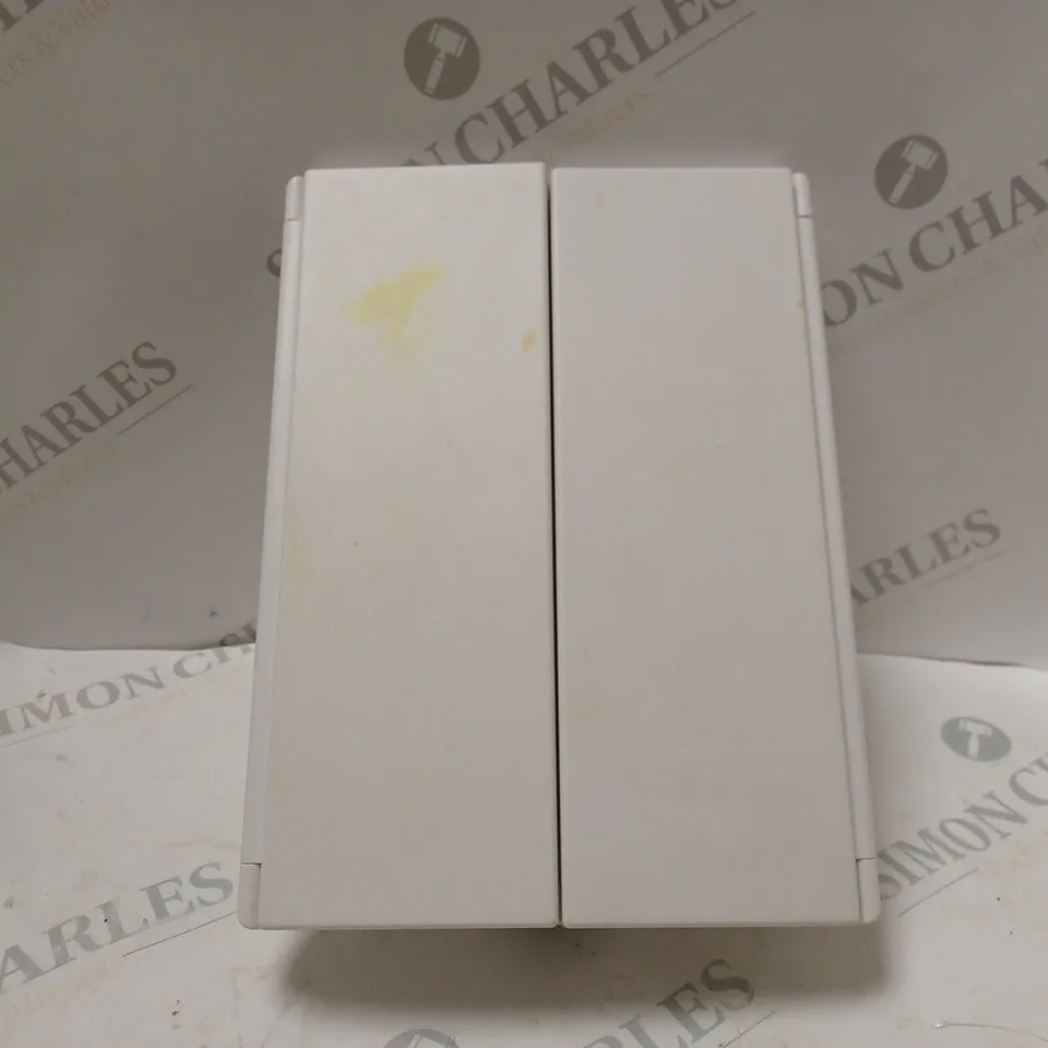 BOXED ABSOLUTELY LUVLY TRI-FOLD MAKEUP MIRROR WITH LIGHT
