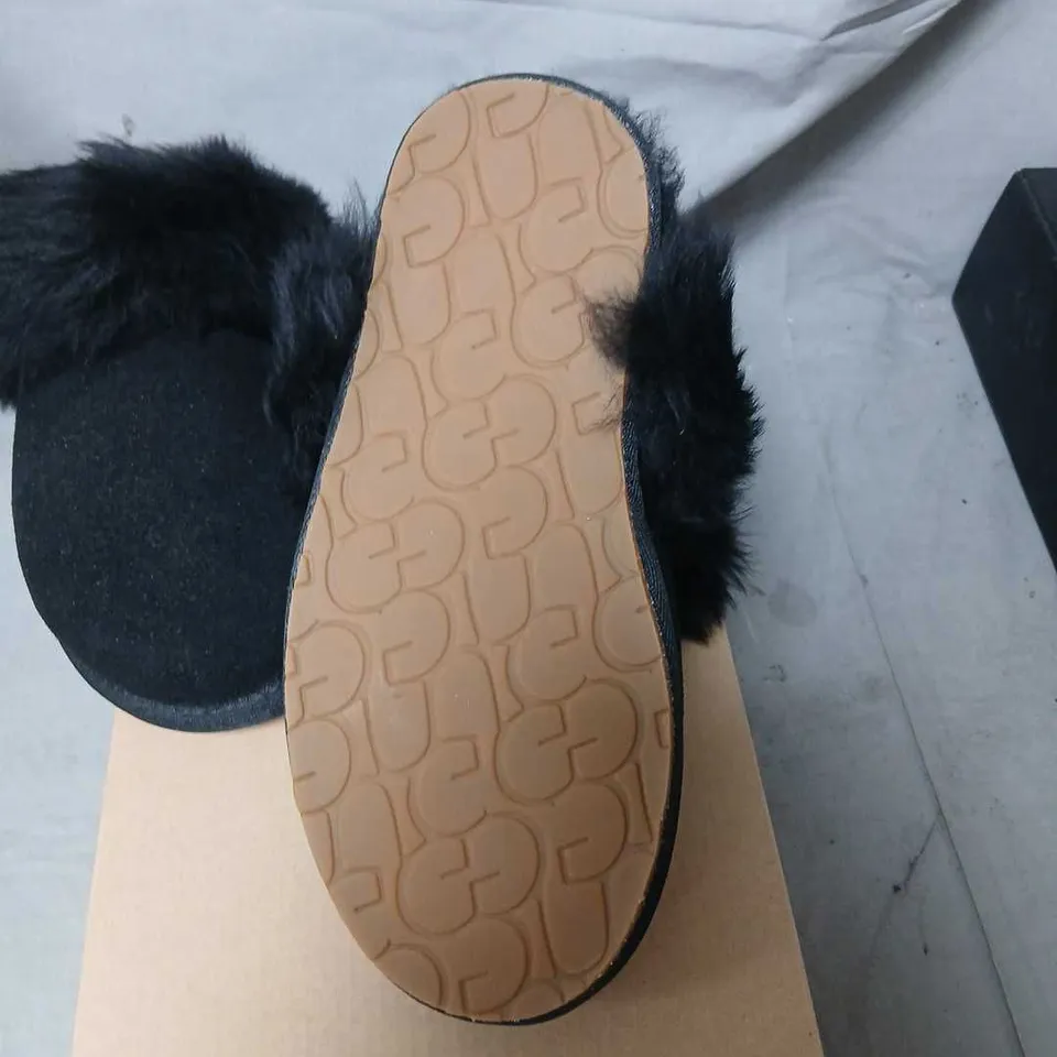 UGG SCUFF SIS 3 SLIPPERS – BLACK, UK 5