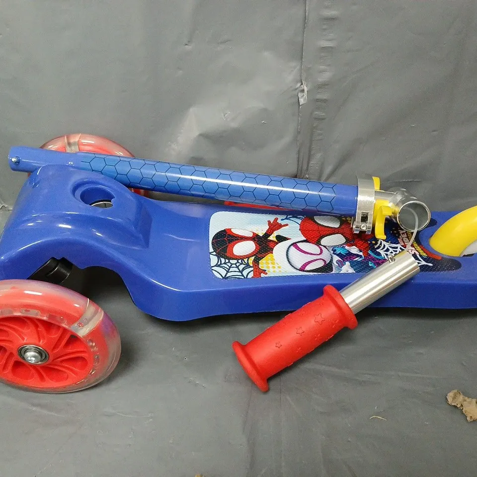 SPIDEY AND HIS AMAZING FRIENDS MINI GO! - TILT SCOOTER WITH LIGHTS RRP £25