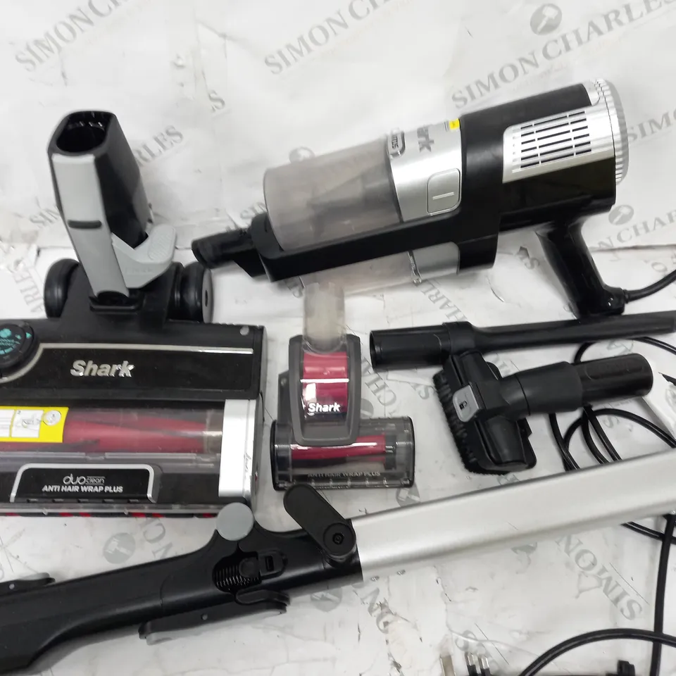 BOXED SHARK STRATOS ANTI HAIR WRAP PET PRO VACUUM CLEANER