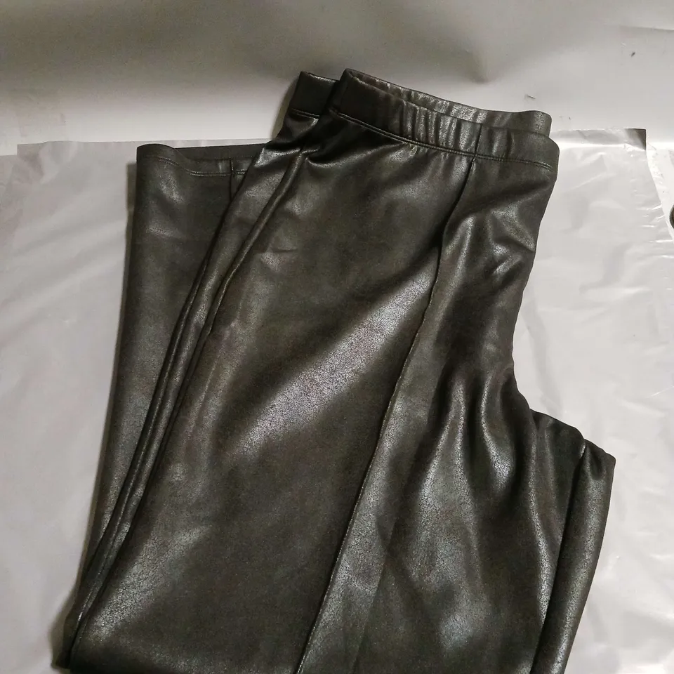APPROXIMATELY 20 LADIES CLOTHING ITEMS TO INCLUDE TROUSERS, TOPS AND DRESSES
