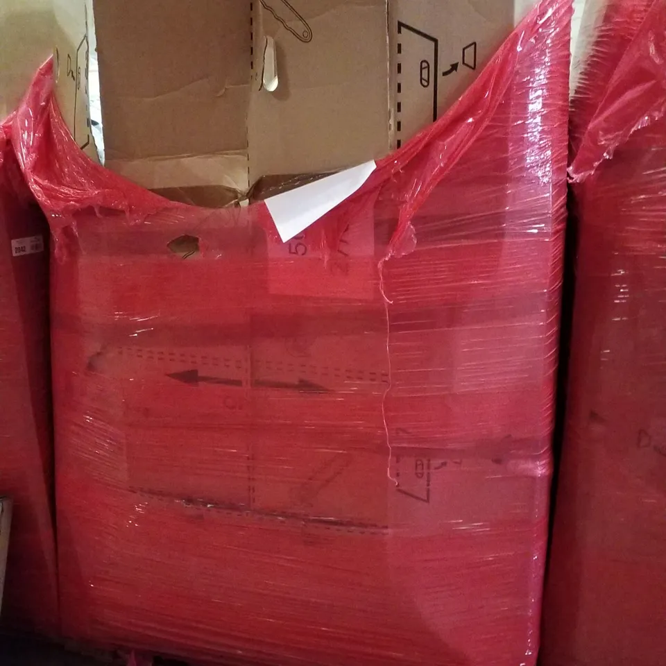 PALLET CONTAINING ASSORTED PRODUCTS INCLUDING ROLLER BLINDS, SLOT TRACK RACING, ACEXT BATHTUB SPLASH GUARD, FOLDING CHAIR & MICROWAVE GRILL STAND