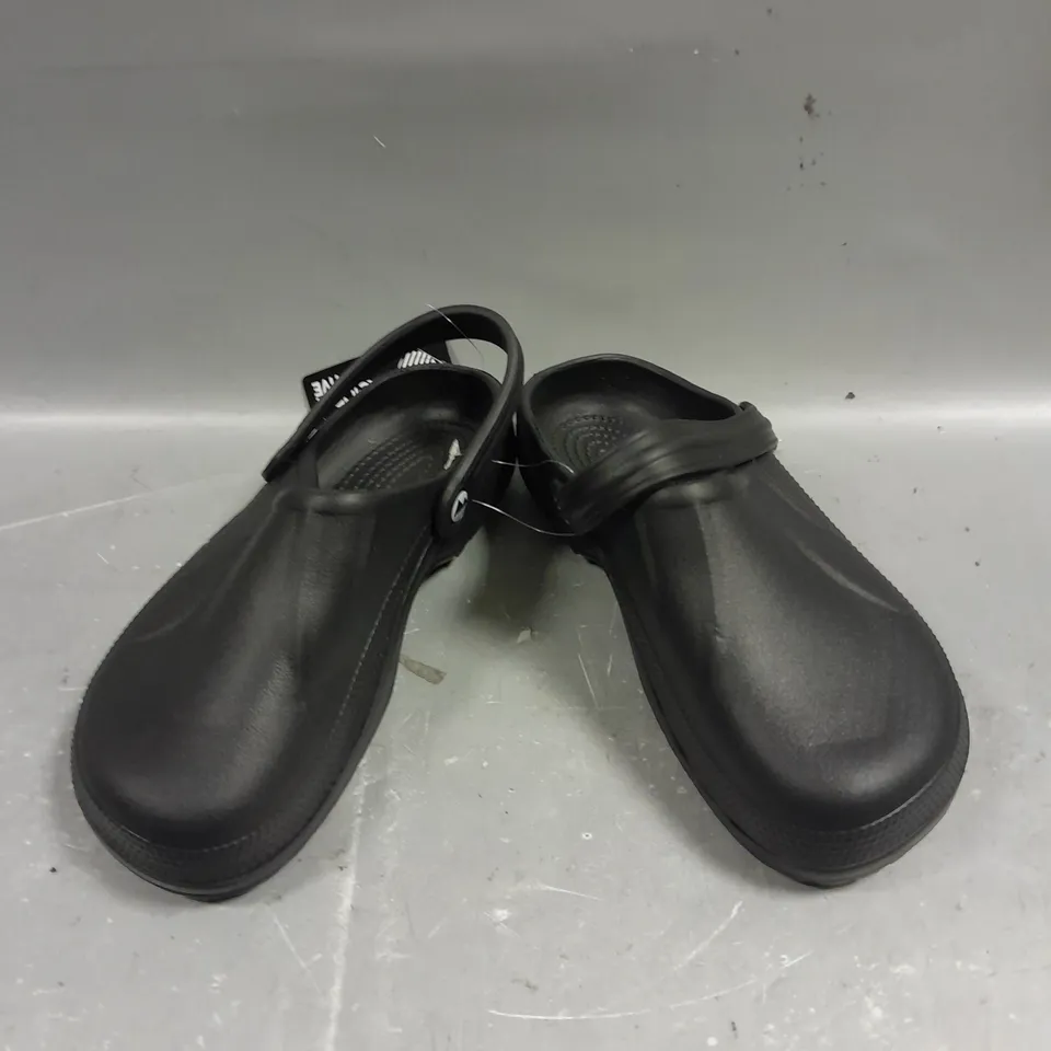 PAIR OF LAKELAND ACTIVE ALLONBY CLOGS IN BLACK - 7