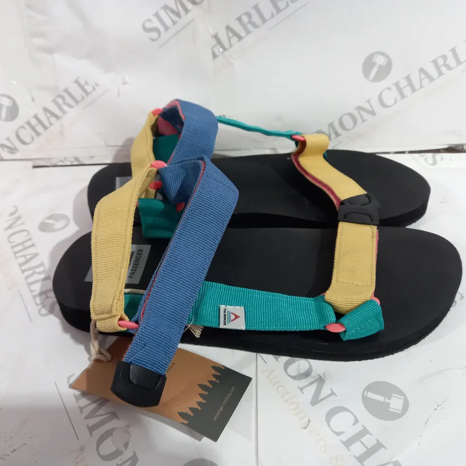 PASSENGER FOAM SANDLES SIZE 7