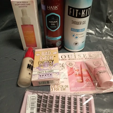 APPROXIMATELY 15 ASSORTED HEALTH & BEAUTY PRODUCTS TO INCLUDE BODY MIST, SHOWER GEL, LUMENE FACIAL OIL ETC 