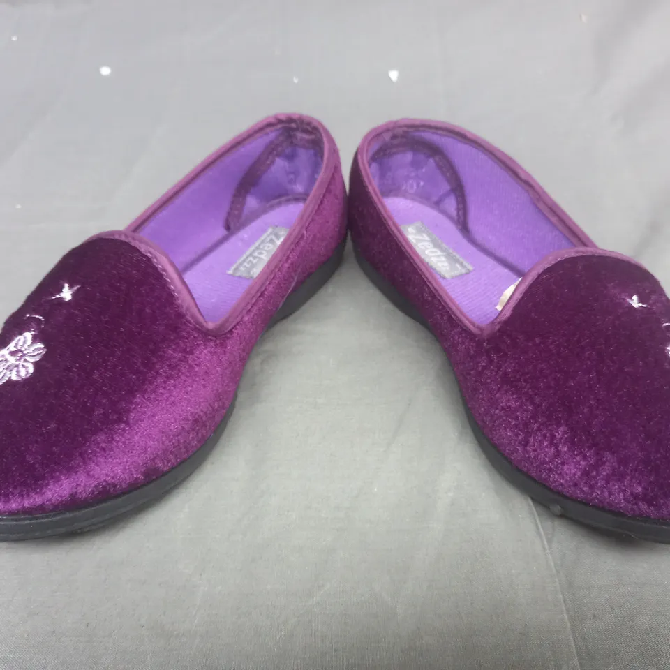 BOXED PAIR OF ZEDZZZ EMBROIDERED SLIPPERS IN PURPLE SIZE UK 4