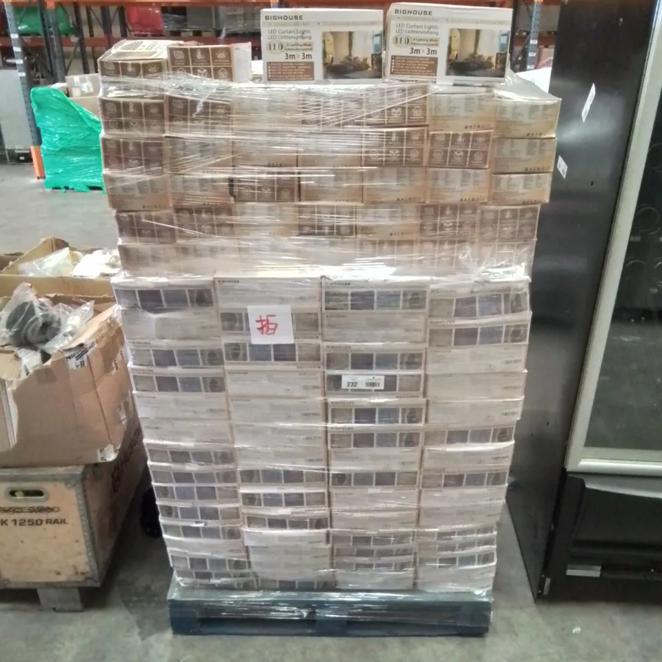 PALLET CONTAINING VAST QUANTITY OF BIGHOUSE LED CURTAIN LIGHTS 3MX3M 