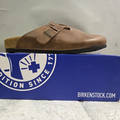 BOXED PAIR OF BIRKENSTOCK BOSTON BS SHOES IN BROWN SIZE EU 41