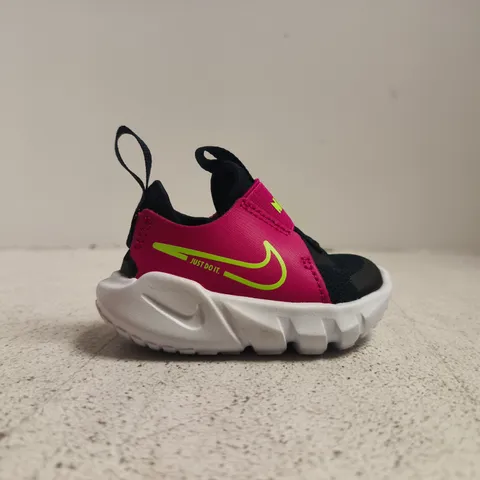 BOXED PAIR OF NIKE FLEX RUNNER 2 INFANT TRAINERS IN OBSIDIAN/RASPBERRY/LIME SIZE UK 1.5