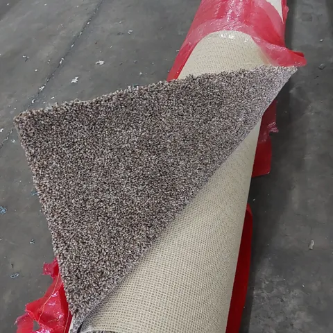 ROLL OF QUALITY THE NOBLE SAXONY CARPET // SIZE: APPROXIMATELY 5.3 X 4m