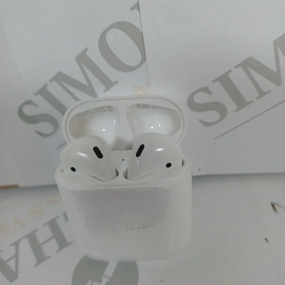 APPLE AIRPODS 1ST GENERATION 