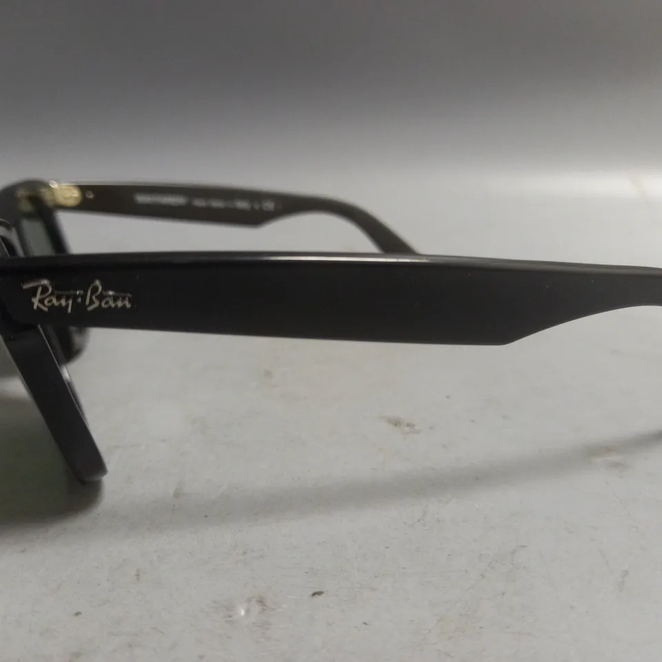 RAYBAN WAYFARER GLASSES IN BLACK