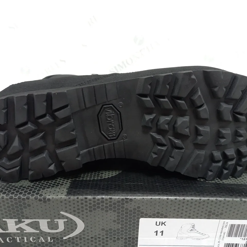 BOXED PAIR OF AKU TACTICAL 560CF PILGRIM GTX COMBAT BOOTS IN BLACK - UK 11