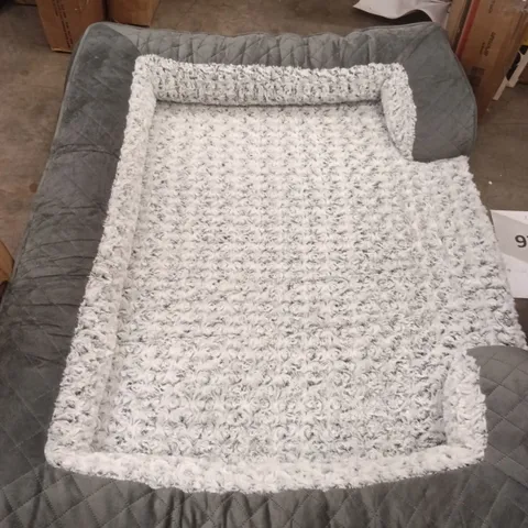 DOG BED - MASSAGE PADDED - GREY 