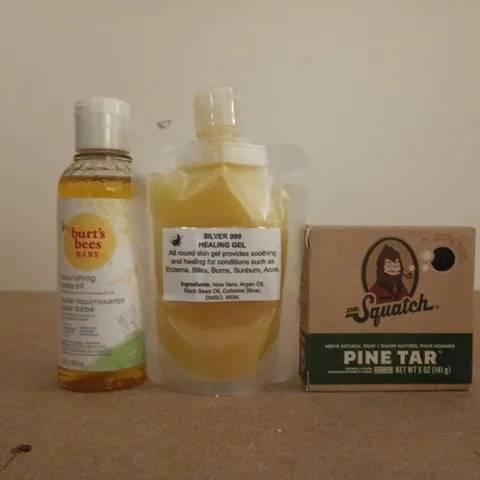 APPROXIMATELY 12 ASSORTED COSMETIC ITEMS TO INCLUDE DR SQUATCH, BURT'S BEES BABY, ETC - COLLECTION ONLY
