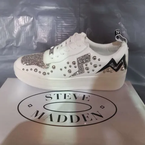 BOXED STEVE MADDEN BRYCIN SILVER SYNTHETIC SIZE 5