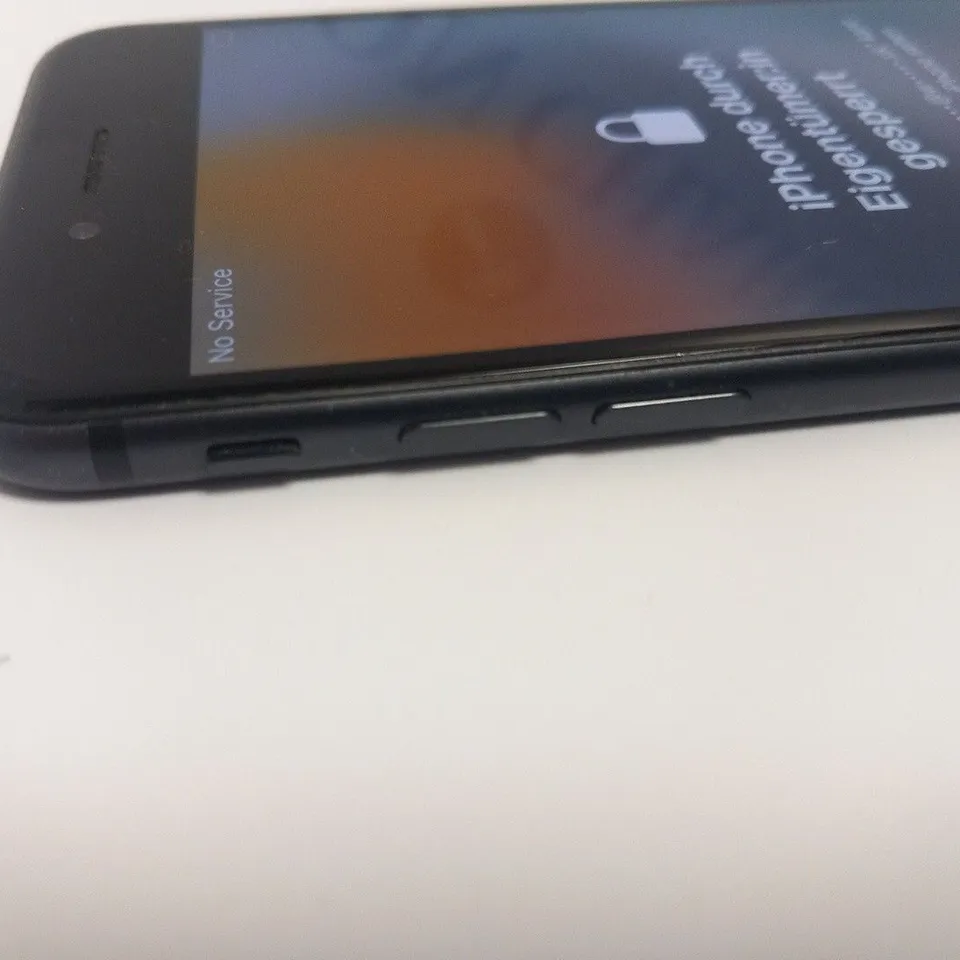 APPLE IPHONE 8 IN BLACK - LOCKED TO ICLOUD