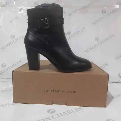 BOXED PAIR OF DUNE LONDON 484 PHILIPPA 2 HIGH BLOCK HEEL ANKLE BOOTS IN BLACK SIZE 6