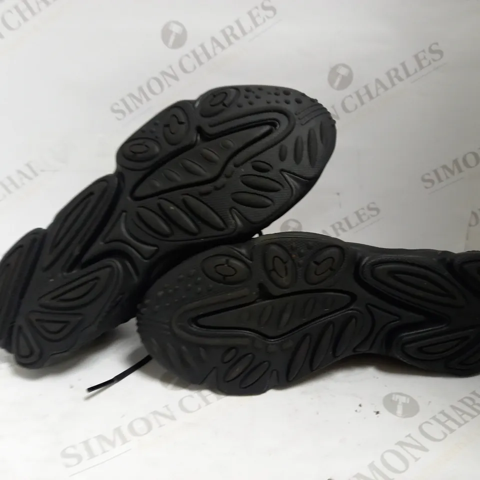 DESIGNER STYLE BLACK TRAINERS UK SIZE 9