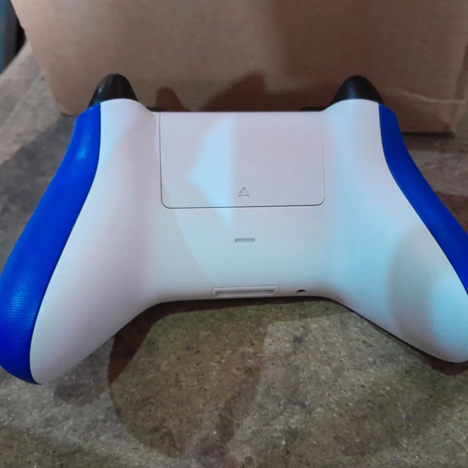 XBOX WIRELESS CONTROLLER - SHOCK BLUE