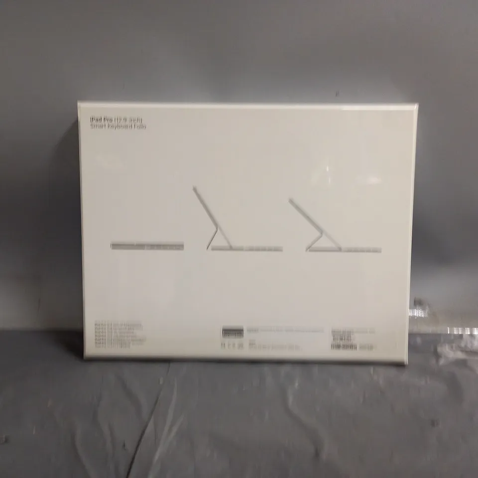 SEALED IPAD PRO SMART KEYBOARD FOLIO