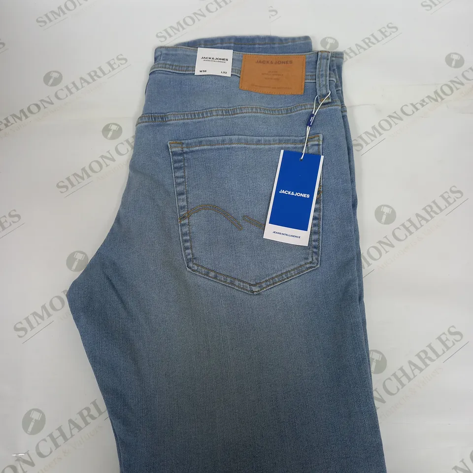 JACK AND JONES PALE BLUE DENIM JEANS SIZE W36 L32