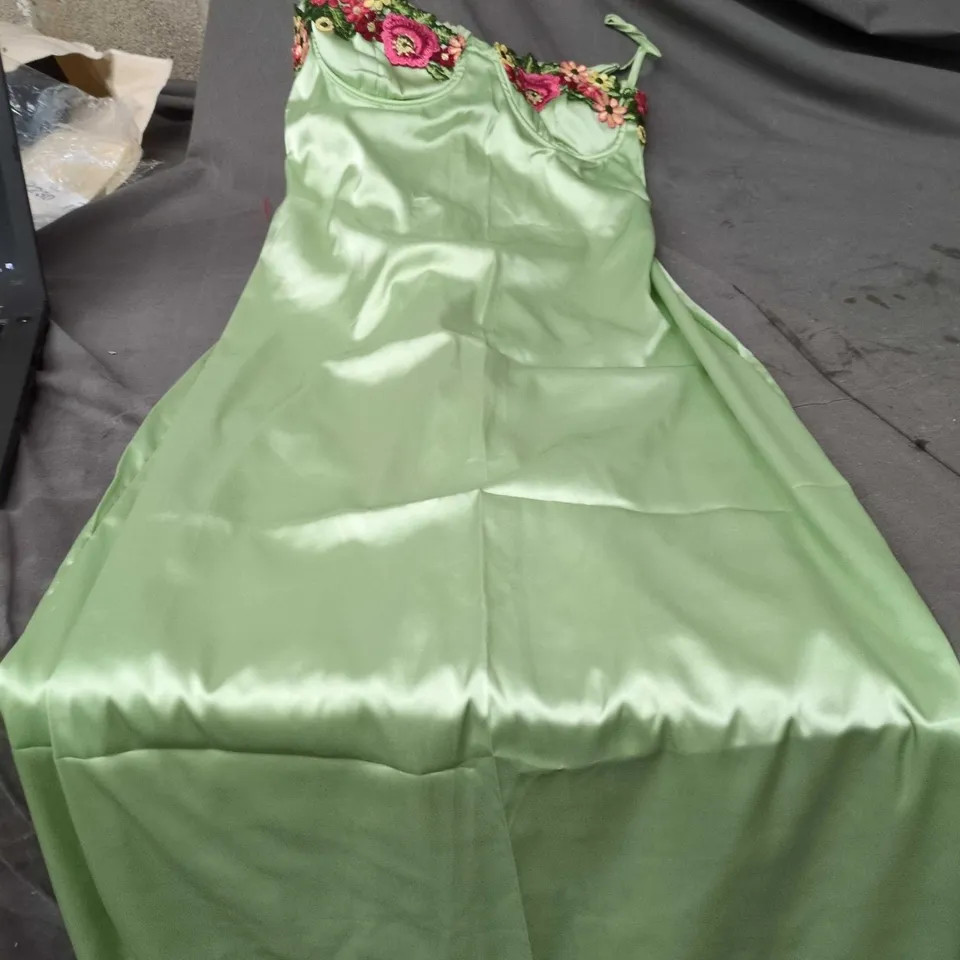 WOMENS GREEN AND FLORAL DRESS SIZE M