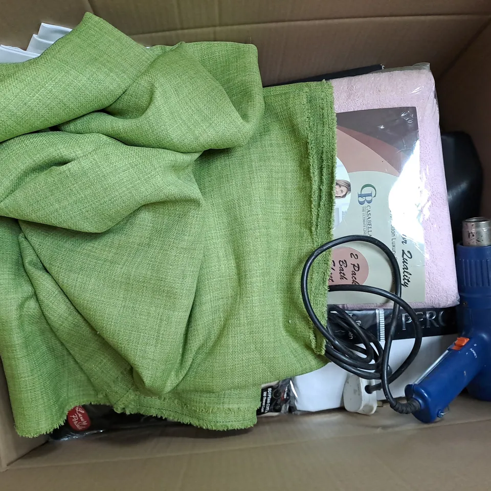 APPROXIMATELY 20 ASSORTED HOUSEHOLD ITEMS TO INCLUDE MOUSE PAD, CASABLANCA BATH SHEET, DOUBLE FITTED SHEET, ETC - COLLECTION ONLY