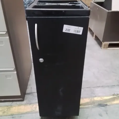 BLACK SALON/STYLING TROLLEY 