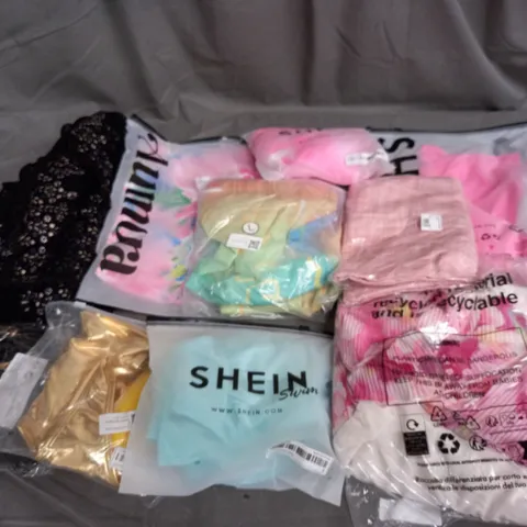 APPROXIMATELY 50 ASSORTED CLOTHING ITEMS IN VARIOUS STYLES AND SIZES