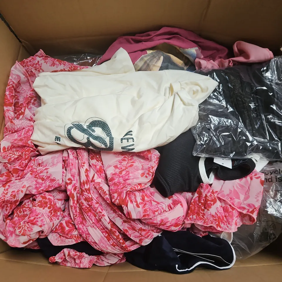 APPROXIMATELY 25 ASSORTED CLOTHING AND FASHION PRODUCTS IN VARIOUS STYLES AND SIZES - COLLECTION ONLY