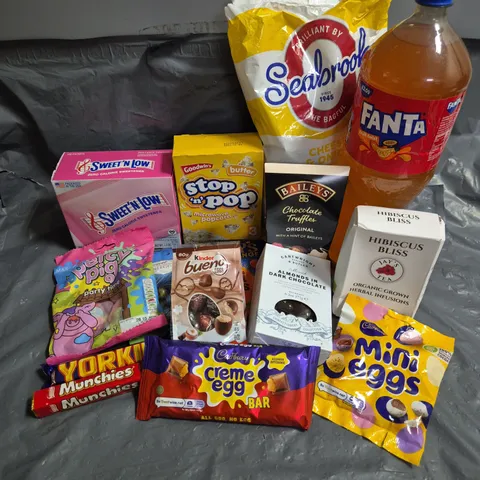 APPROXIMATELY 15 ASSORTED FOOD AND DRINK PRODUCTS TO INCLUDE - FANTA FRUIT TWIST - KINDER BUENO EGGS - SEABROOK CHEESE & ONION CRISPS - ETC - COLLECTION ONLY