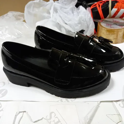 NEW LOOK LOVE COMFORT GIRLS BLACK PATENT CHUNKY SHOES UK SIZE 2