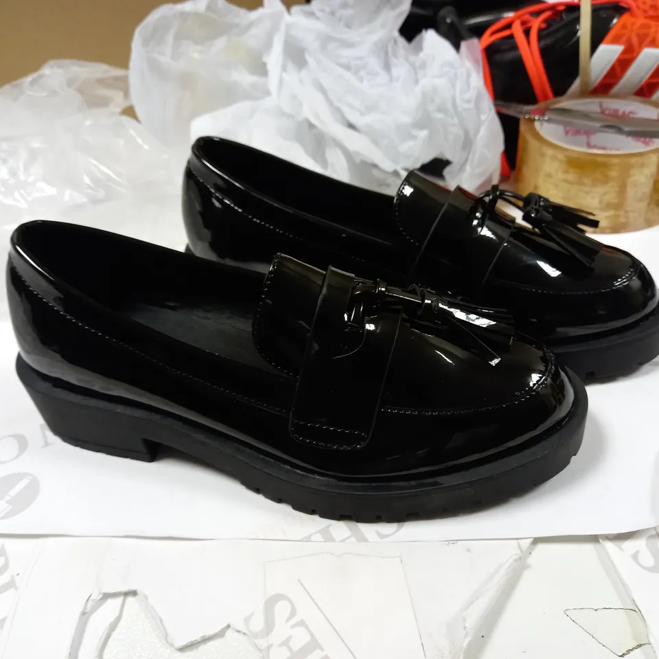 NEW LOOK LOVE COMFORT GIRLS BLACK PATENT CHUNKY SHOES UK SIZE 2