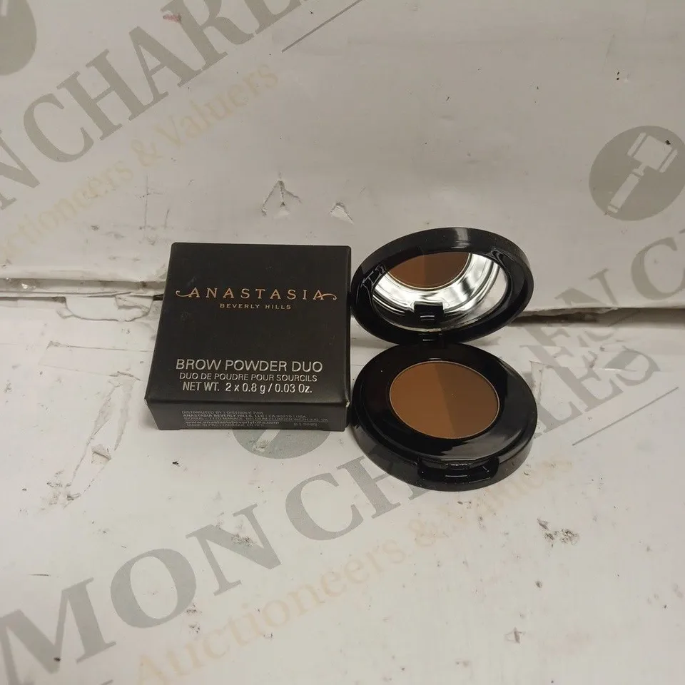 BOX OF APPROX 5 ANASTASIA BEAUTY PRODUCTS TO INCLUDE X5 BROW POWDER DUO. 