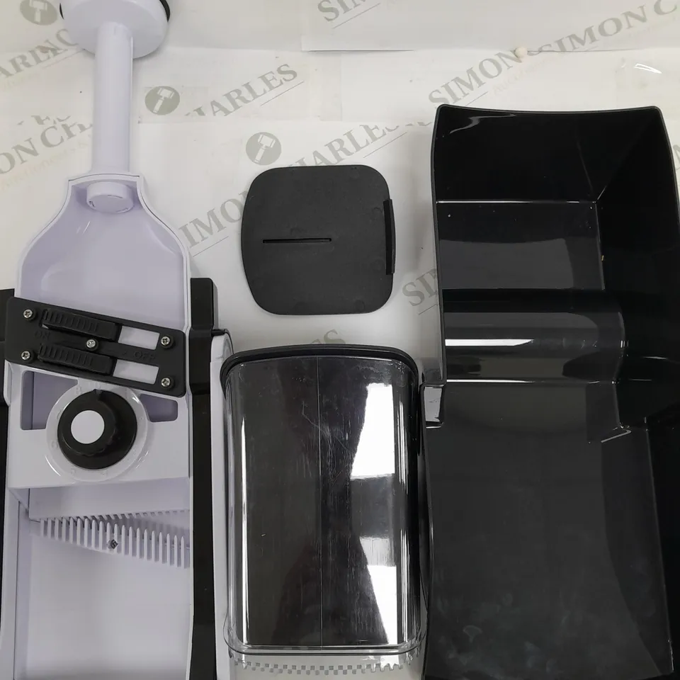 BOXED COOK'S ESSENTIALS VERTICAL MANDOLINE IN BLACK/WHITE