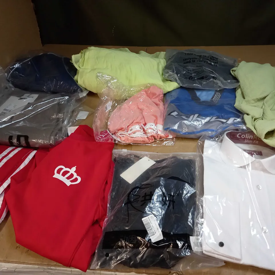 MEDIUM BOX OF ASSORTED CLOTHING ITEMS 