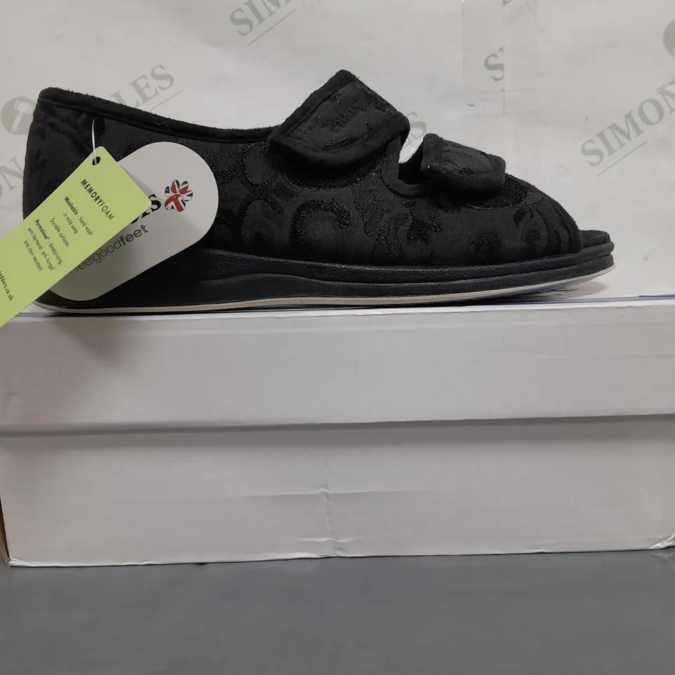 BOXED PAIR OF PADDERS LYDIA OPEN TOE SHOES IN BLACK SIZE 6