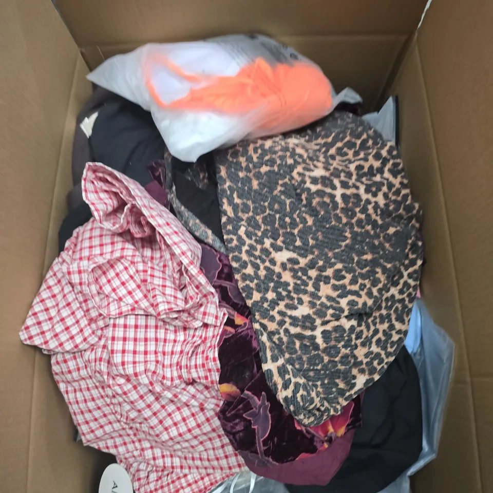 LARGE BOX OF APPROXIMATELY 25 ASSORTED CLOTHING ITEMS IN VARIOUS COLOURS, STYLES AND SIZES - COLLECTION ONLY