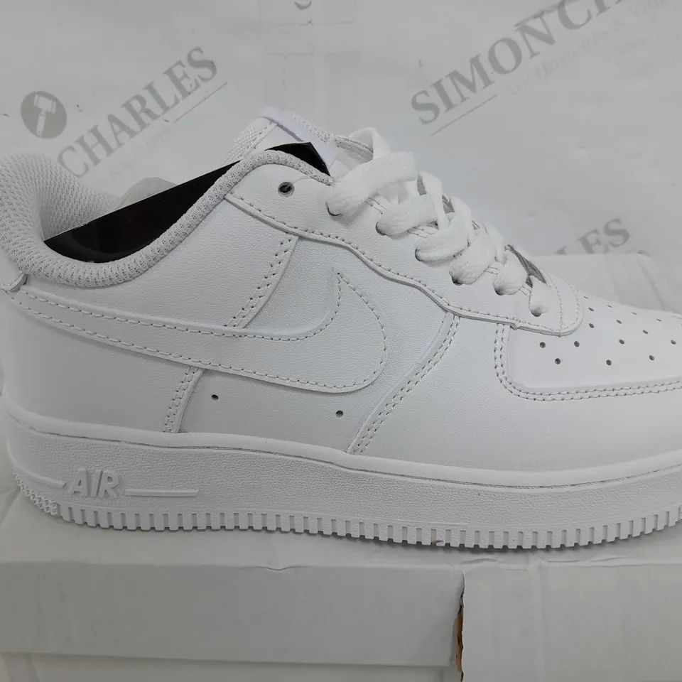 BOXED PAIR OF NIKE WOMENS AIR FORCE 1 '07 IN WHITE - UK 6