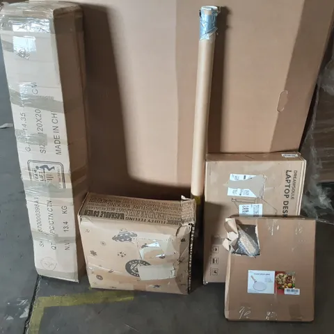 LARGE PALLET OF ASSORTED HOMEWARE ITEMS TO INCLUDE BEDDING, LAPTOP DESKS, PIZZA PEELS ETC