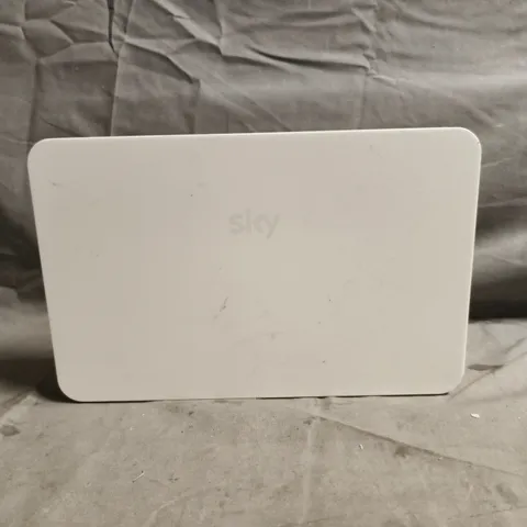 SKY SR213-02-UK WI-FI ROUTER IN WHITE