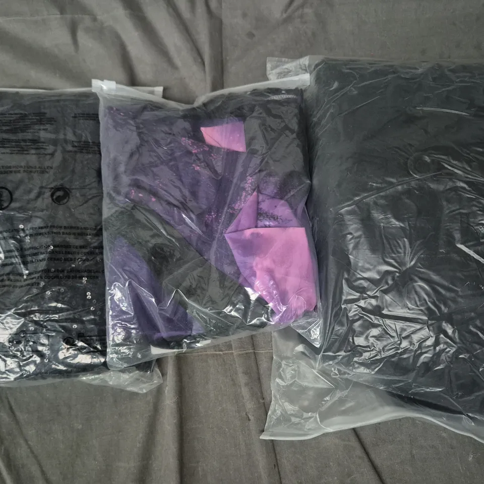 APPROXIMATELY 25 ASSORTED CLOTHING AND FASHION PRODUCTS IN VARIOUS STYLES AND SIZES - COLLECTION ONLY