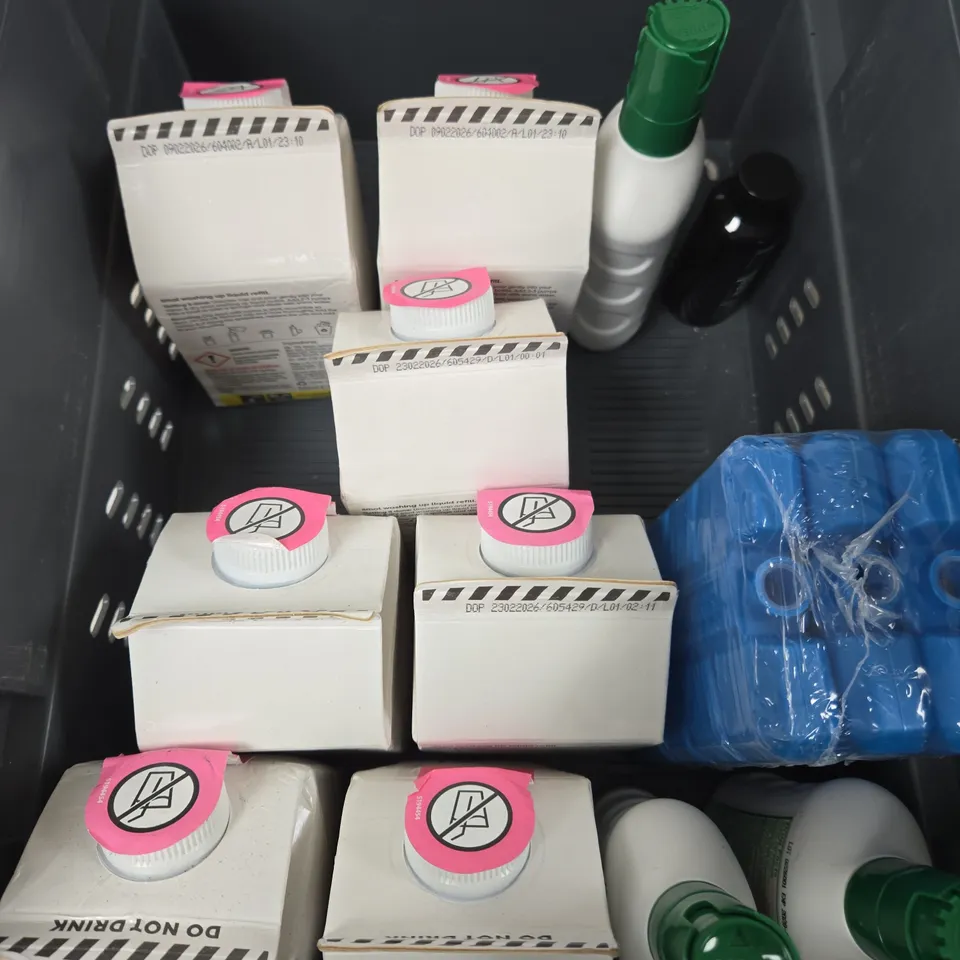 APPROXIMATELY 10 ASSORTED HOUSEHOLD PRODUCTS TO INCLUDE CILIT BANG, WASHING UP LIQUID, HAND CLEANER ETC