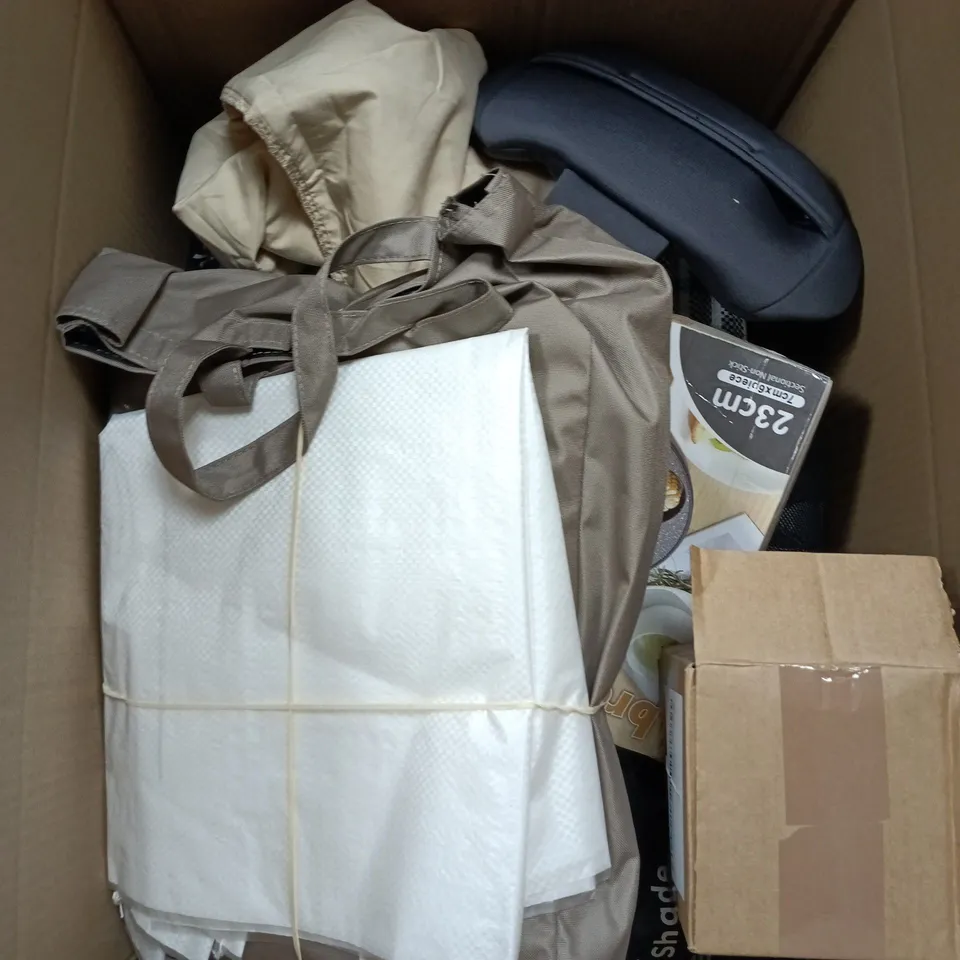 BOX OF APPROXIMATELY 15 ASSORTED HOUSEHOLD ITEMS 